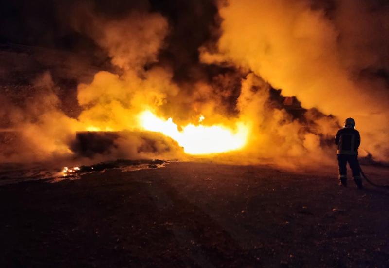 Požar na deponiji Uborak - izgorjela dva kamiona